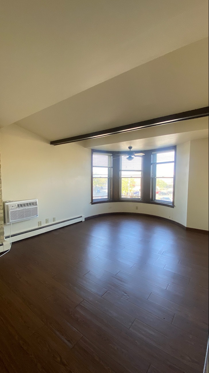 Living Area - 1700 - 1702 N Farwell Ave