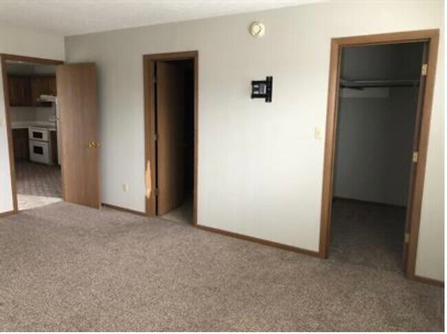 Building Photo - 5372 Big Tyler Rd