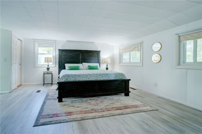 Building Photo - 984 Danby Dr