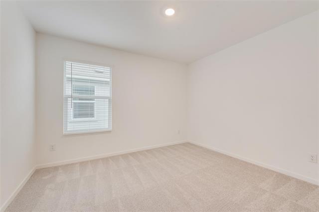 Building Photo - 727 Ponderosa Ln