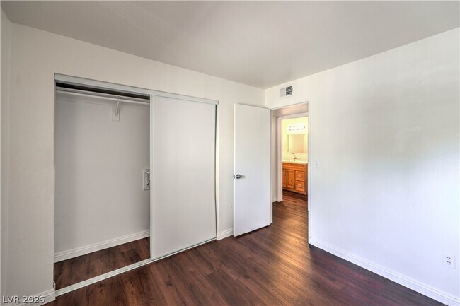 Building Photo - 7885 W Flamingo Rd