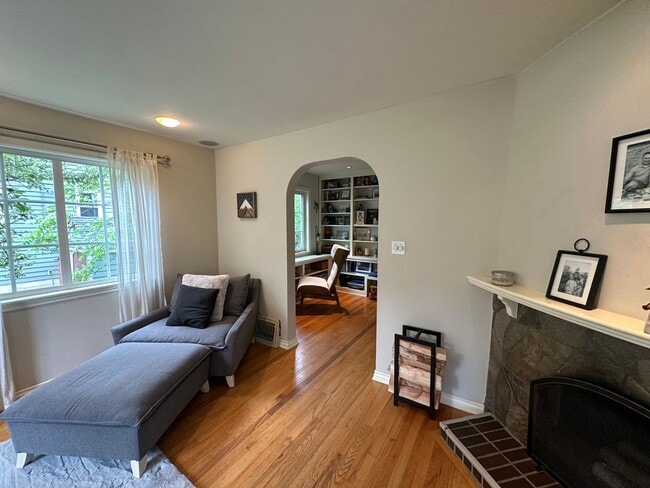 Building Photo - Briercrest ~ North Seattle Home