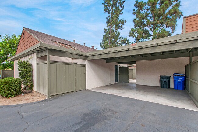 Building Photo - 3 Bedroom, 2 Bath 1374sf Detached condo in Mesa Village 92126.