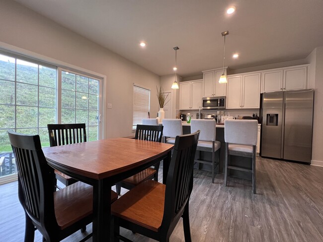Building Photo - 217 Stonehurst Dr