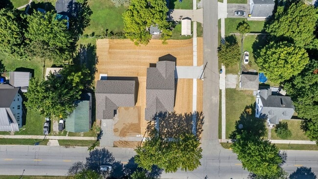 Building Photo - Newly Built 3 Bedroom House w Garage