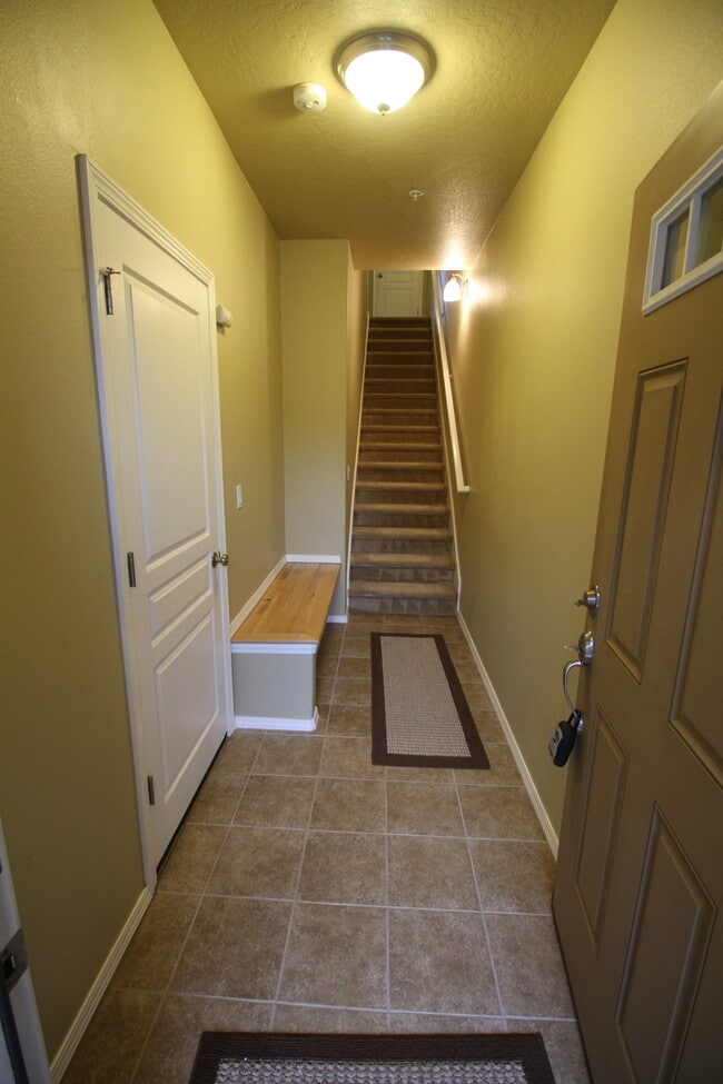 Building Photo - Move in Special $500 OFF First Month's Rent