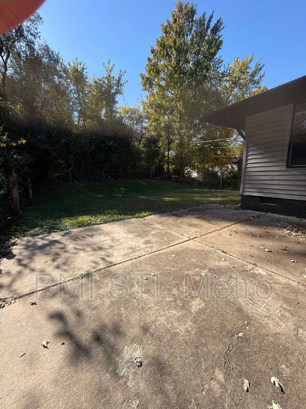 Building Photo - 10816 Spring Garden Dr