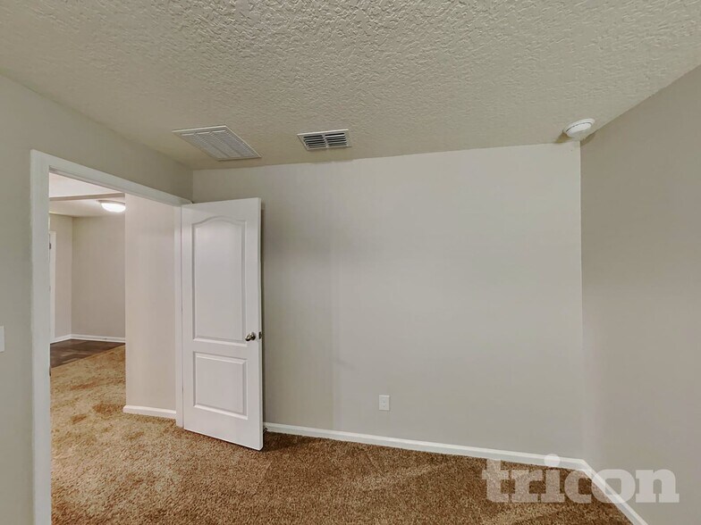 Building Photo - 464 Harley Dr