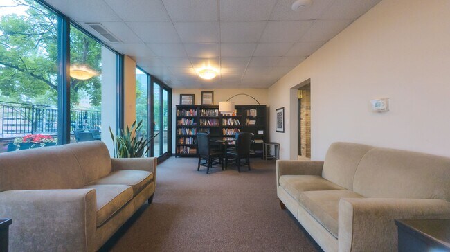Building Photo - 207 5th Ave SW