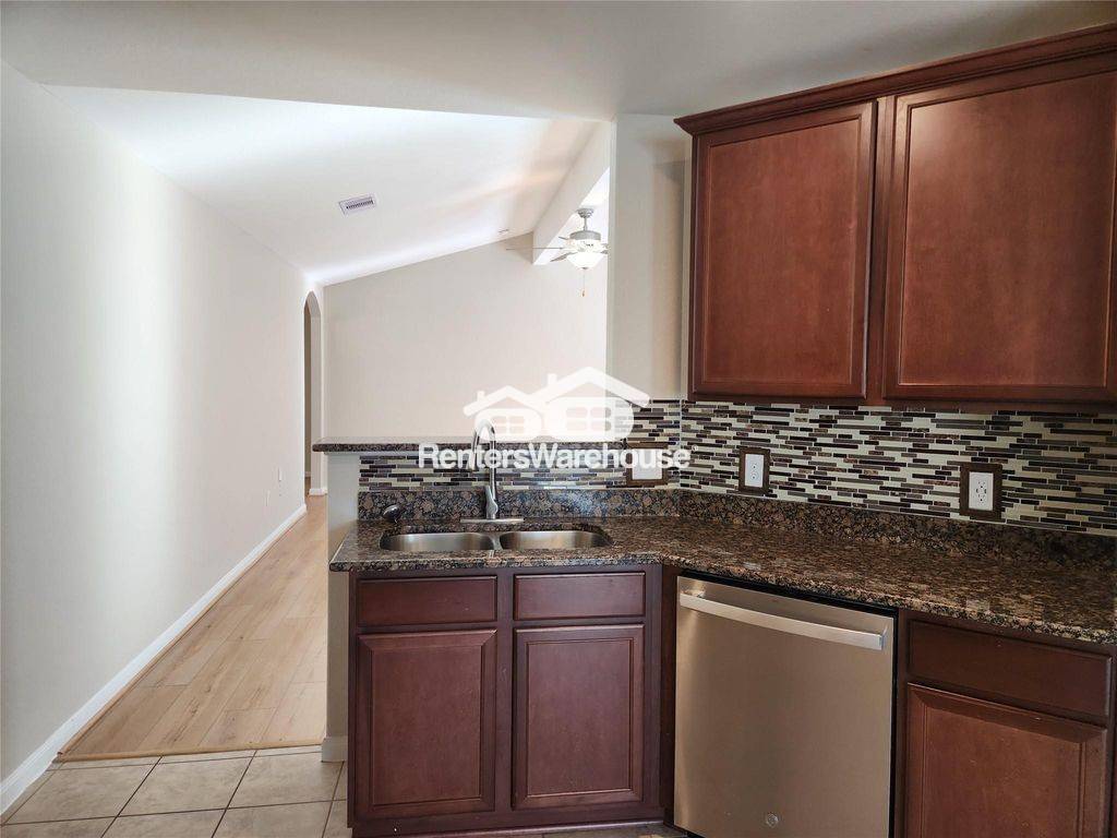 Building Photo - 22527 Cloverland Field Dr