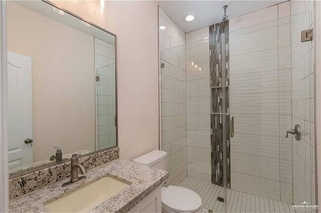 Building Photo - 2600 Vivien Dr