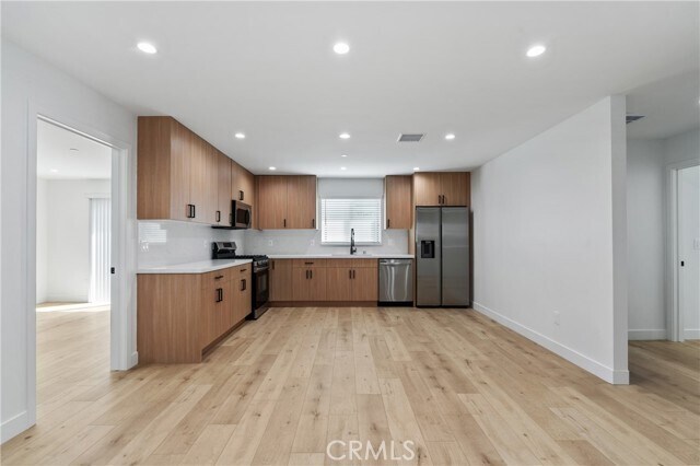 Building Photo - 11140 Woodley Ave
