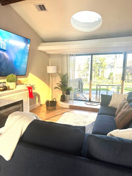 Building Photo - 9817 Inglemere Dr