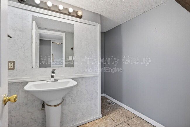 Building Photo - 153 Bascom Dr