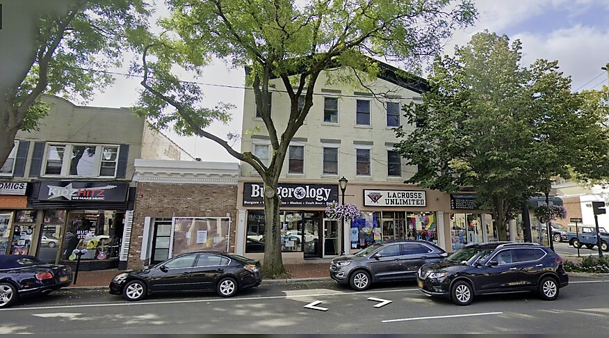 Building Photo - 308 Main St