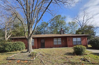 Building Photo - 3/2- Adorable home in Northwood Pines
