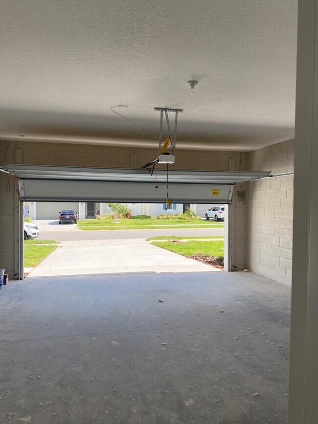 Building Photo - 308 Lake Smart Cir