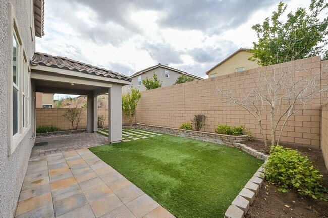 Building Photo - Green Valley!! Gated!! 4 Bedrooms!! Bed & Bath Downstairs!!  TANKLESS WATER HEATER!!! Covered pat...