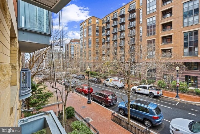 Building Photo - 1117 10th St NW