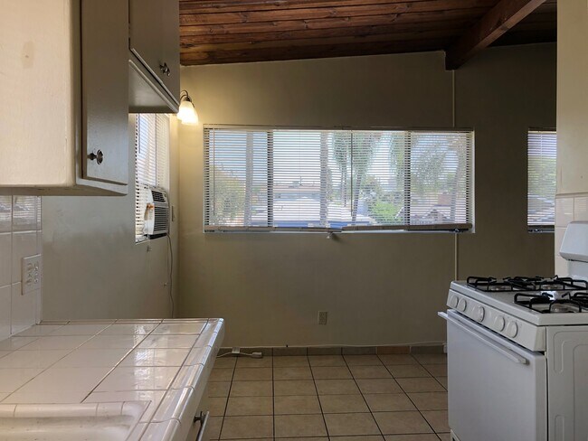 Building Photo - 6727 Pickering Ave