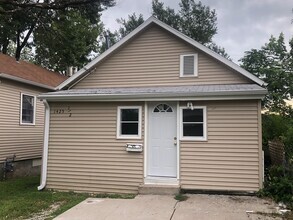 Building Photo - Charming 2 Bedroom on 15th Street!!