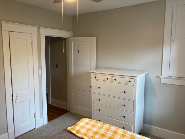 Building Photo - Crescent Hill  Charming Three Bedroom Bung...