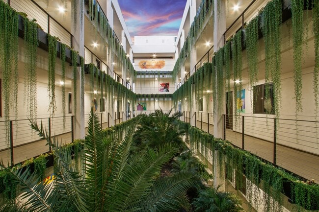 Courtyard With Lush Landscaping - Art Set NoHo