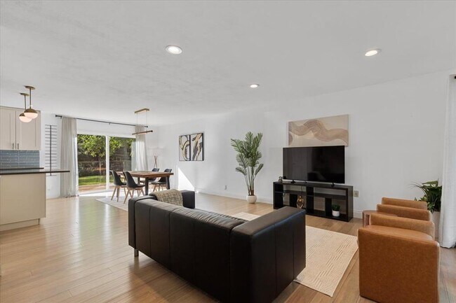 Building Photo - 5313 Harvest Ln