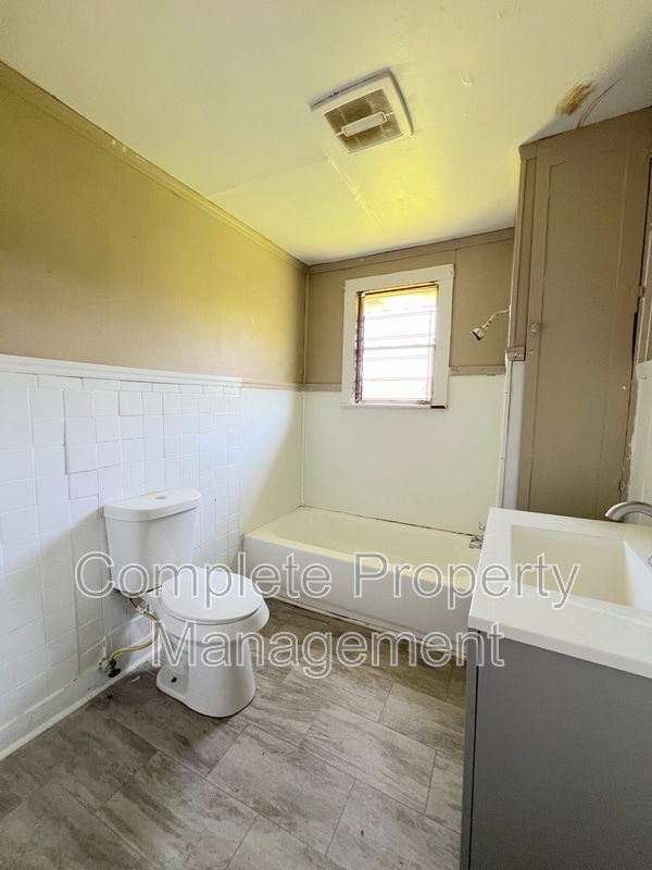 Building Photo - 3625 Grasselli Ave SW