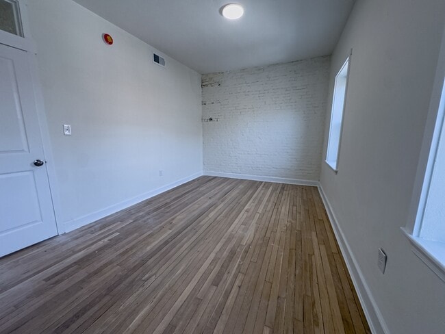 Building Photo - 1936 Green St