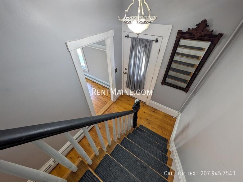 Building Photo - 13 6th St