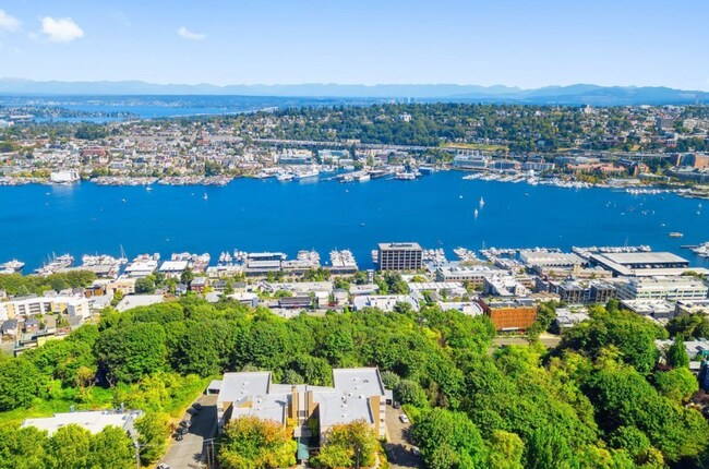 Building Photo - 1800 Taylor Ave N