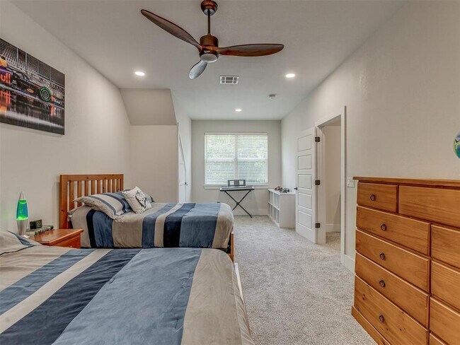 Building Photo - 4300 High Range Ln