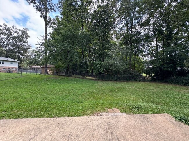 Building Photo - Beautiful 4/3 House with Bonus Room in Wes...