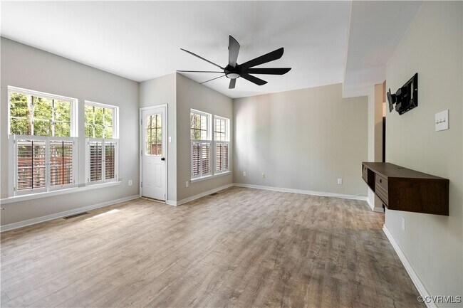 Building Photo - 2805 Queensland Dr