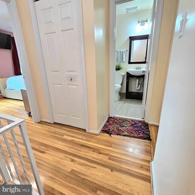 Building Photo - 7603 Tiverton Dr