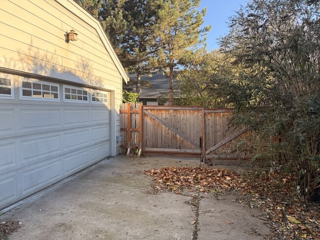 Building Photo - 164 Graham Way