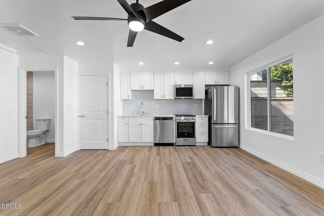 Building Photo - 3308 Primavera St