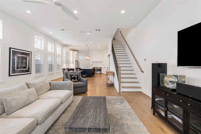 Building Photo - 802 Aurora St