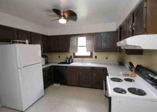 Building Photo - 401 Georgia Pkwy