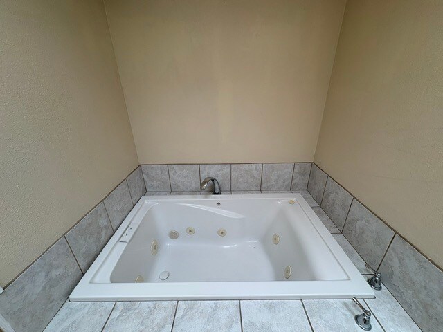 Building Photo - 4721 Skyway Ct SW