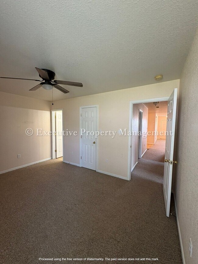 Building Photo - 331 Janelle Dr