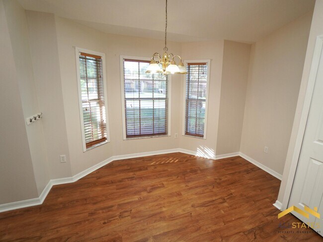 Building Photo - 694 Park Valley Cir