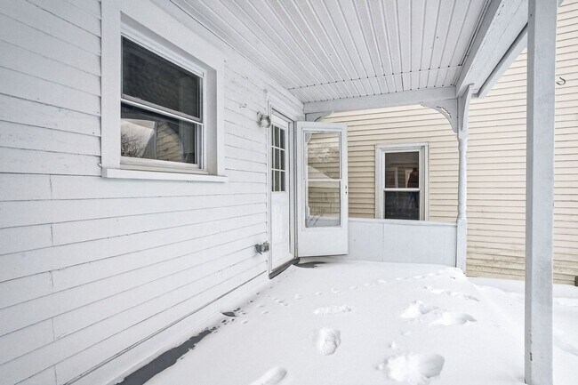 Building Photo - 398-400 N. Maple Ave