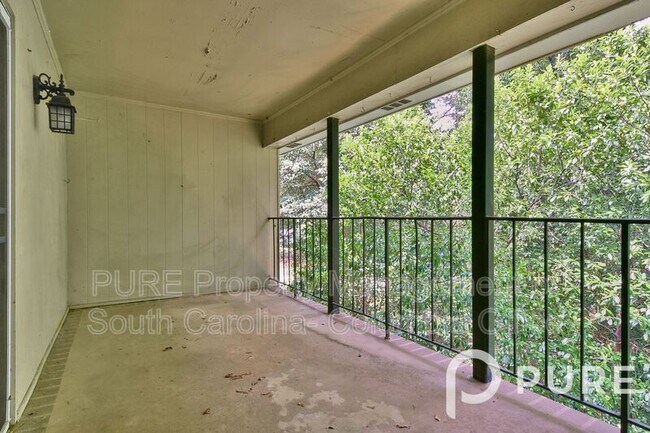 Building Photo - 601 Riverhill Cir