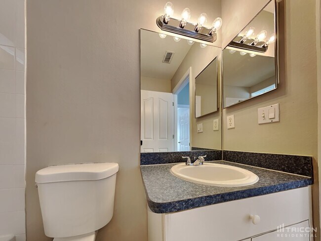 Building Photo - 24633 Laurel Ridge Dr