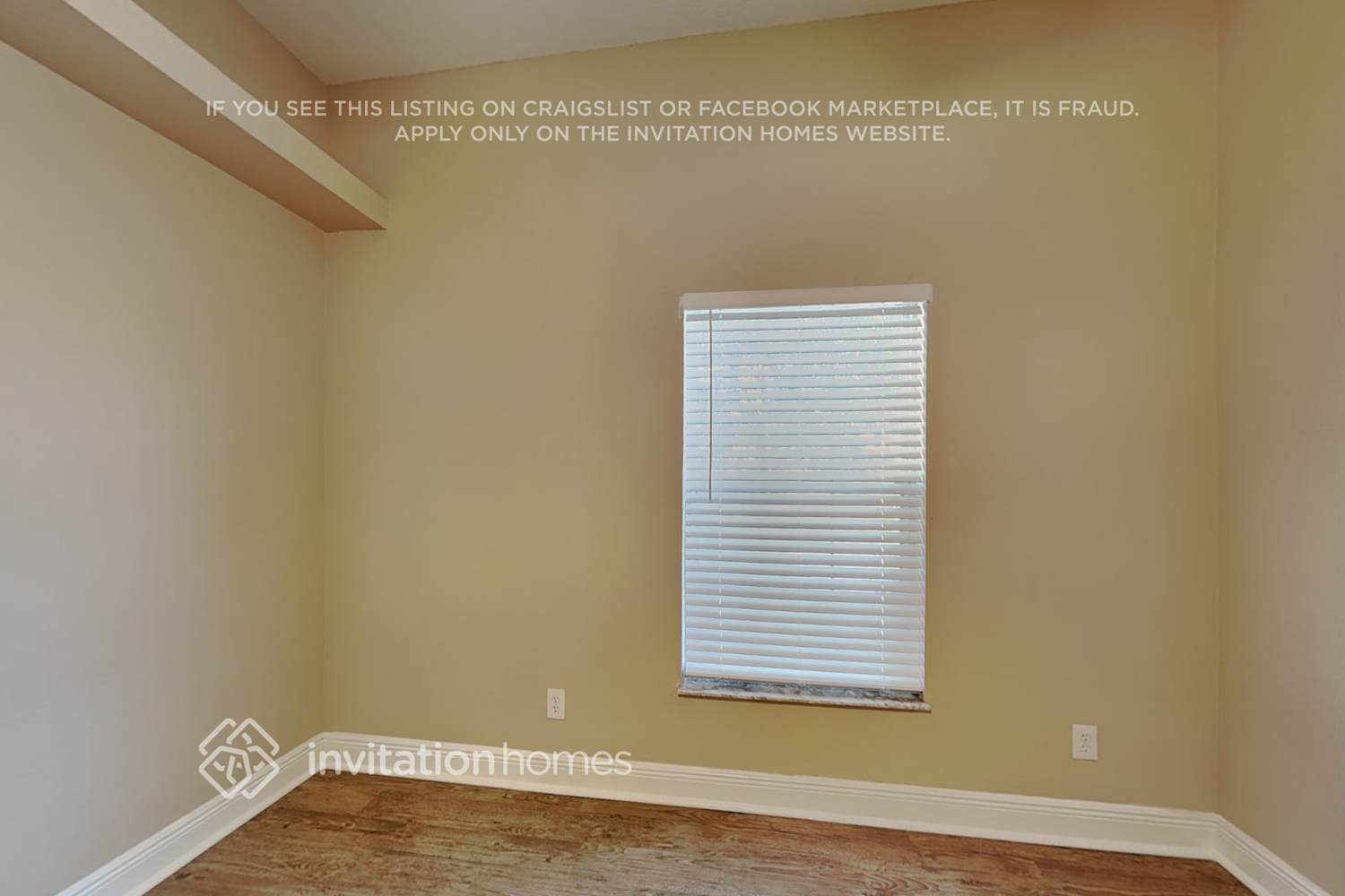 Building Photo - 10428 Calle De Flores Dr