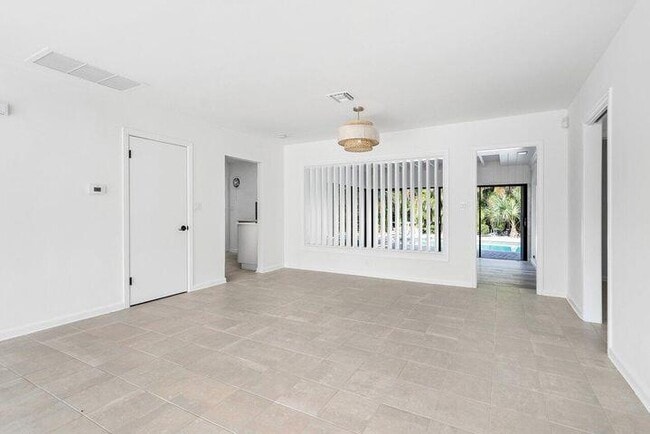 Building Photo - 325 Inlet Way