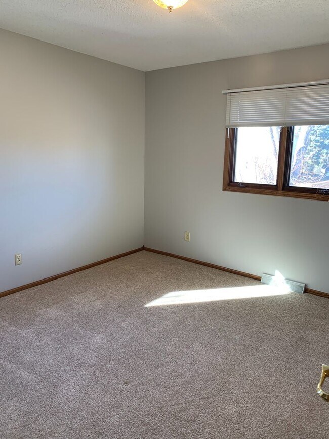 Building Photo - ~ FALL FEELS (And DEALS!) ~  Elegant 4-Bed...