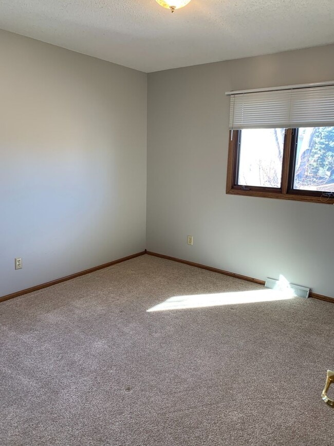 Building Photo - Elegant 4-Bedroom Split Foyer Home – West Rapid Cul-de-Sac!